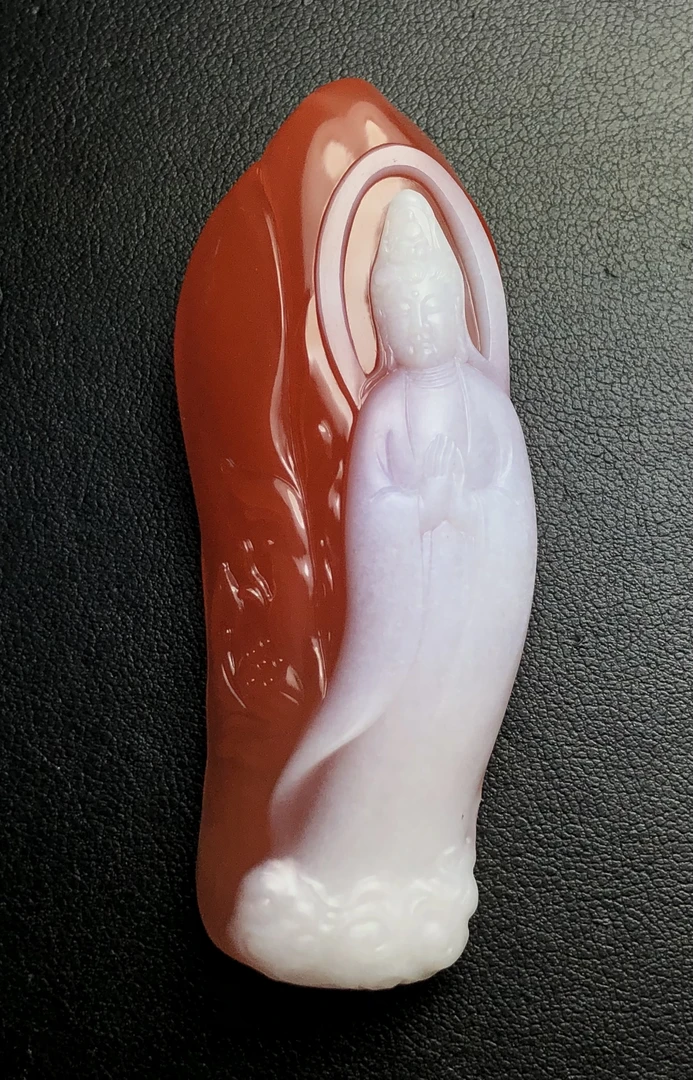 保山南红俏色雕刻件白衣观音