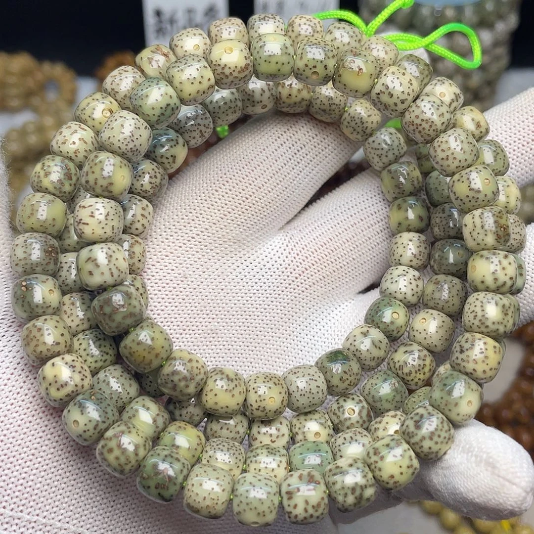 吊坠星月菩提9×8尺寸，石玉料，带备籽