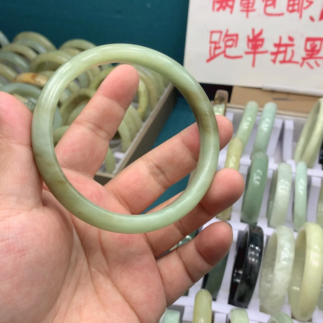 大***园未镶嵌蛇纹石玉手镯