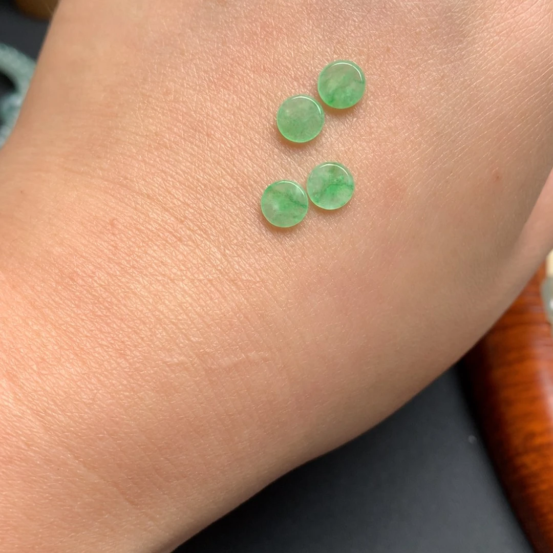 翡翠未镶嵌颈饰摸****挞翡翠绿牌