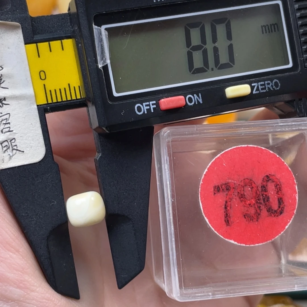 蜜蜡未镶嵌珠宝奇石