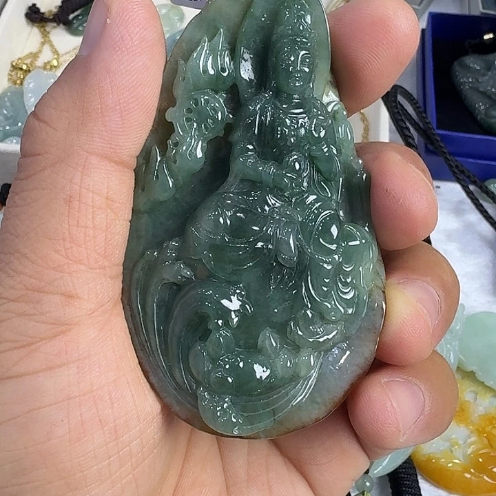 翡翠未镶嵌颈饰观音