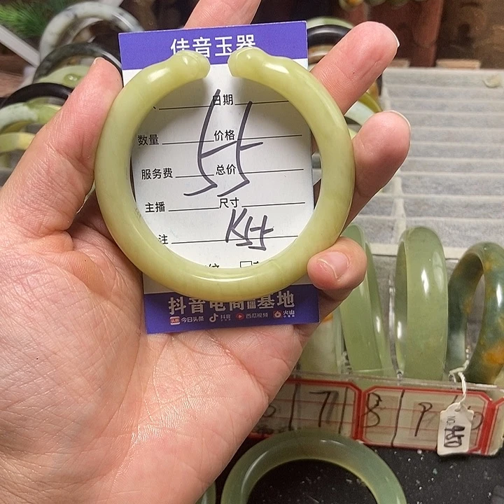 蛇纹石玉手镯未镶嵌