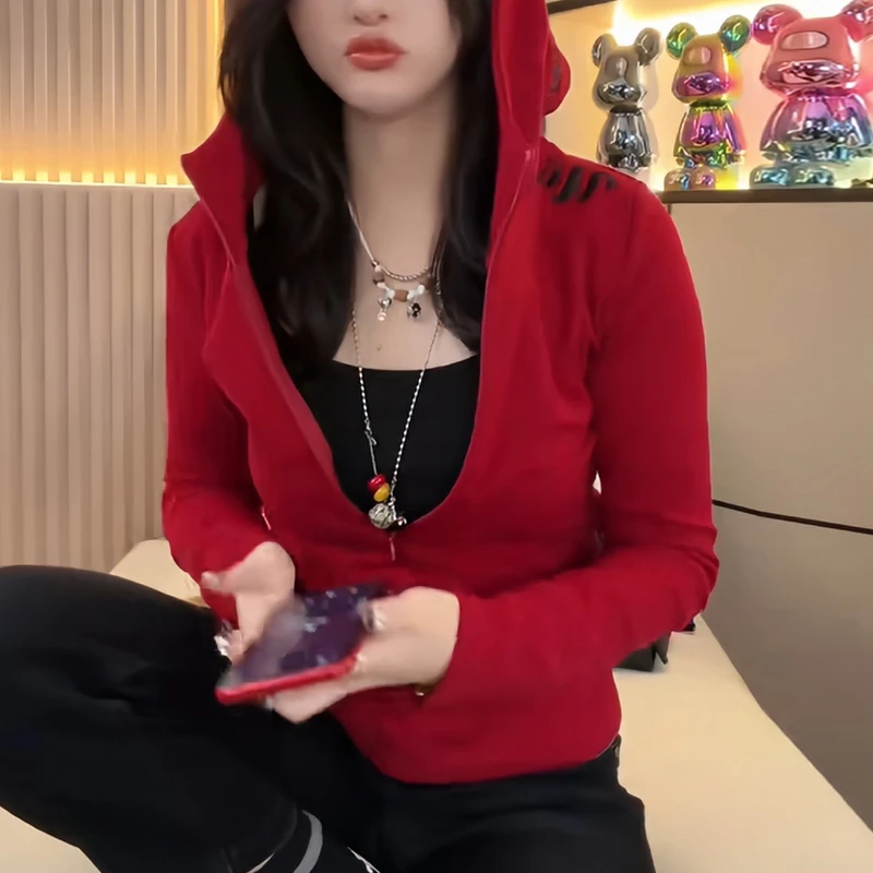 2025秋冬新款红色连帽卫衣女慵懒显瘦字母刺绣拉链打底帽衫上衣