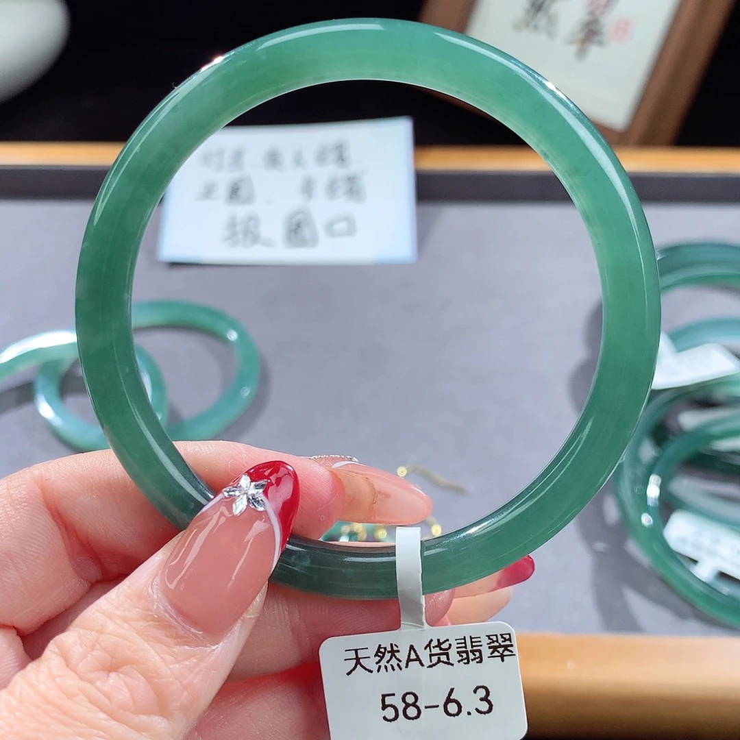 翡翠手镯（圆镯）未镶嵌