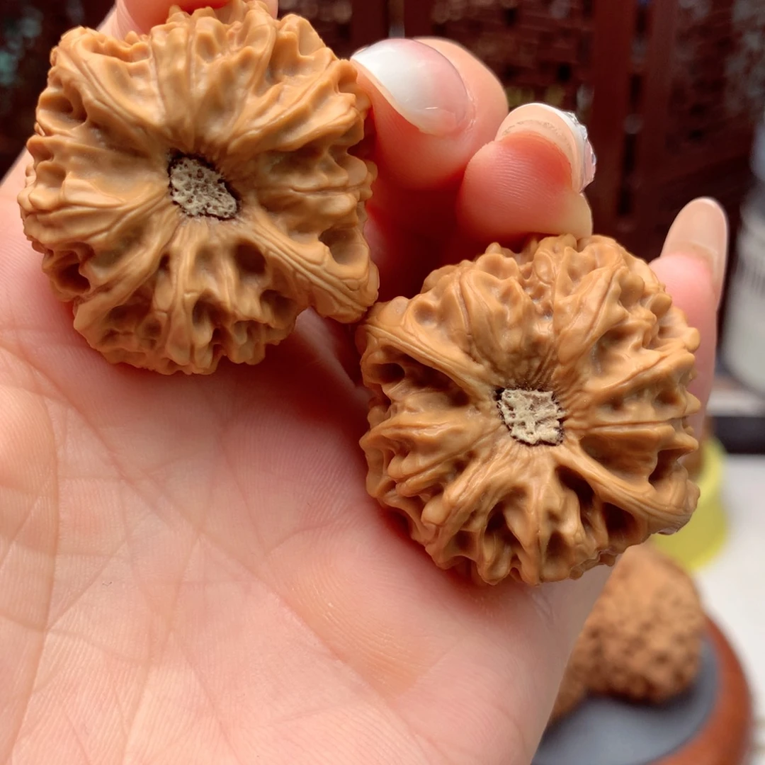 文玩核桃吊坠龙门涧。 6号