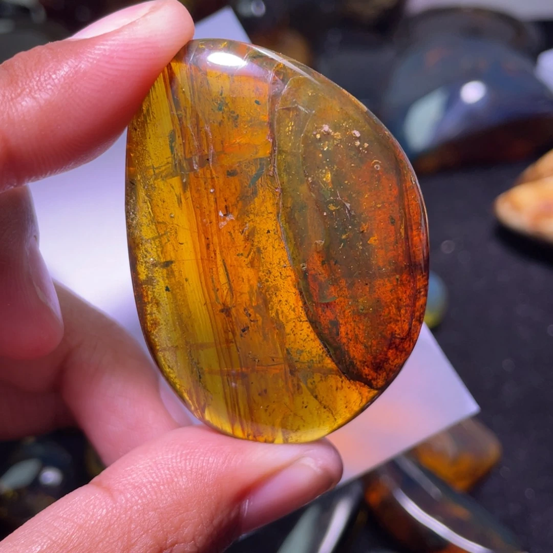 未镶嵌琥珀裸石小**?，