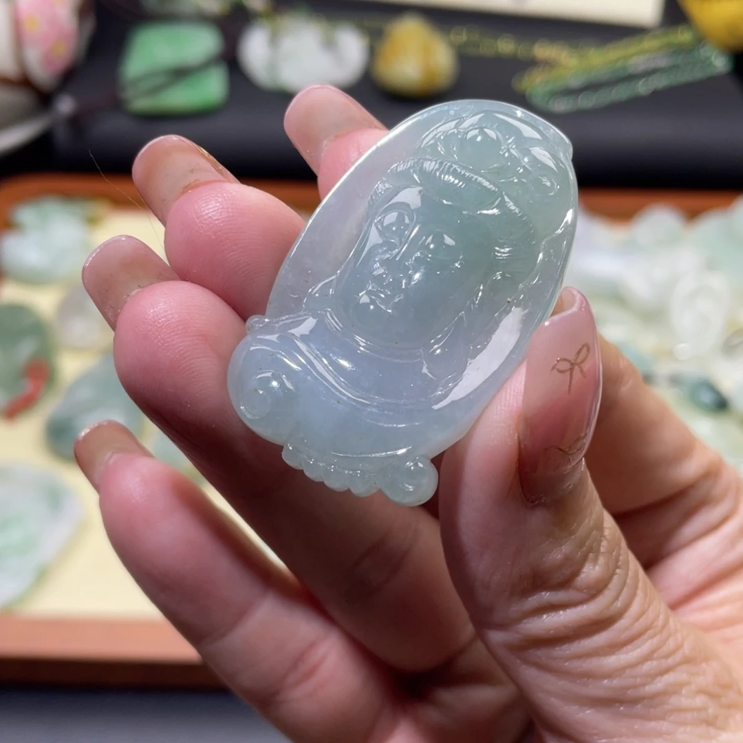 颈饰未镶嵌翡翠观音