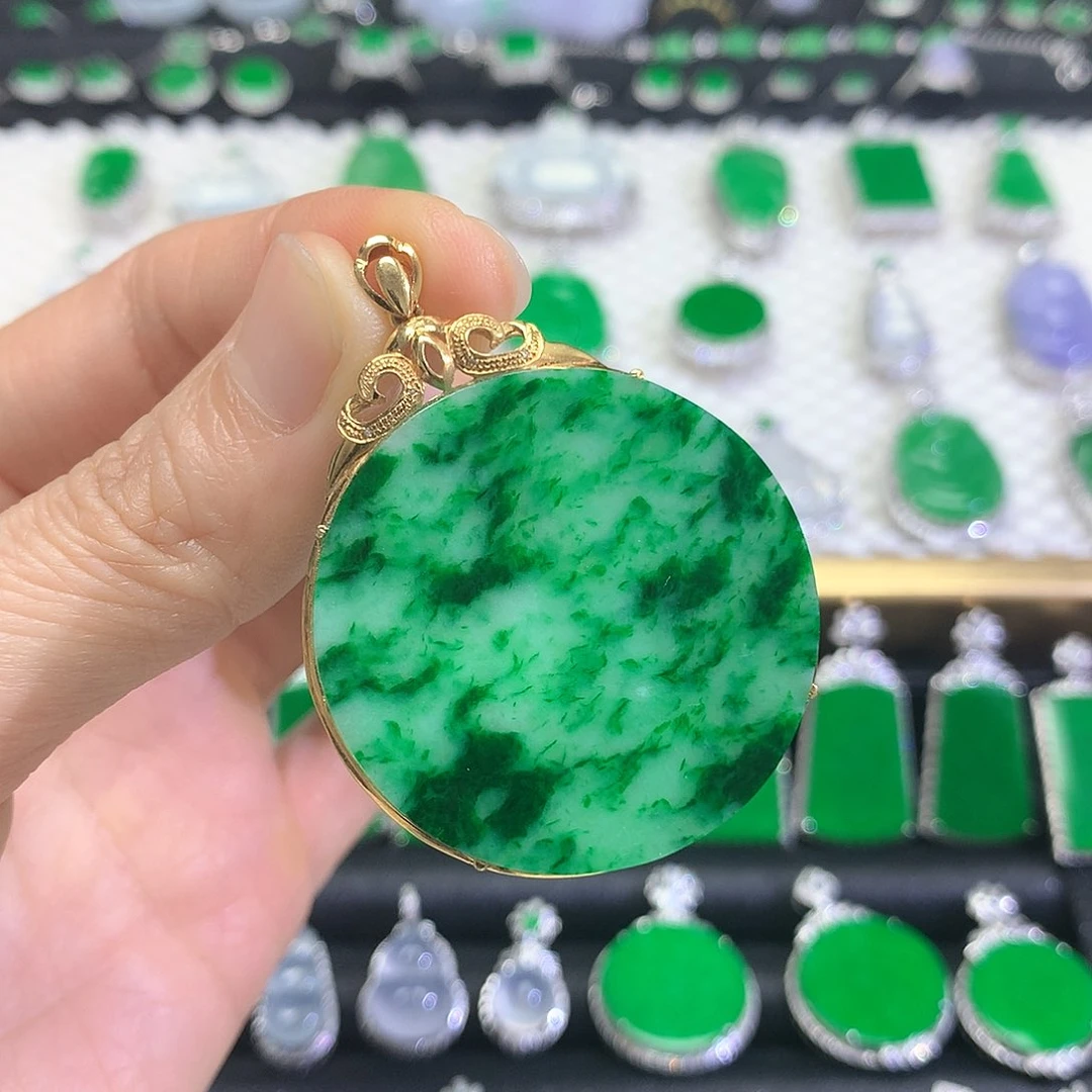 颈饰18K金镶嵌翡翠吊坠