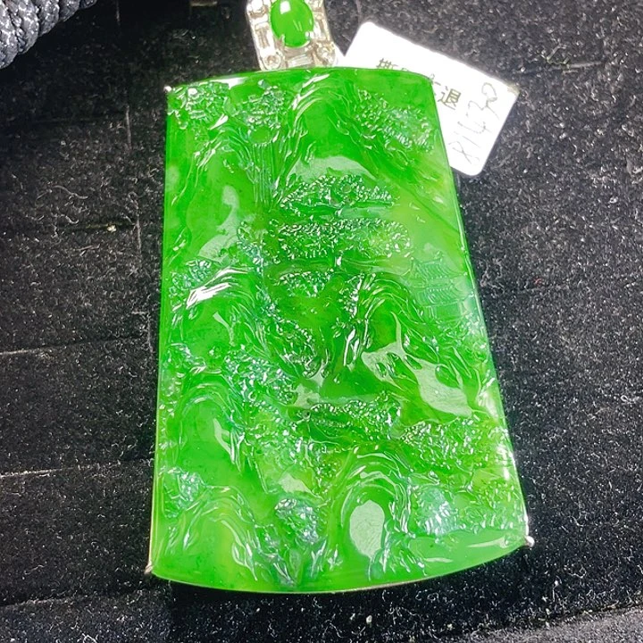 翡翠未镶嵌颈饰39