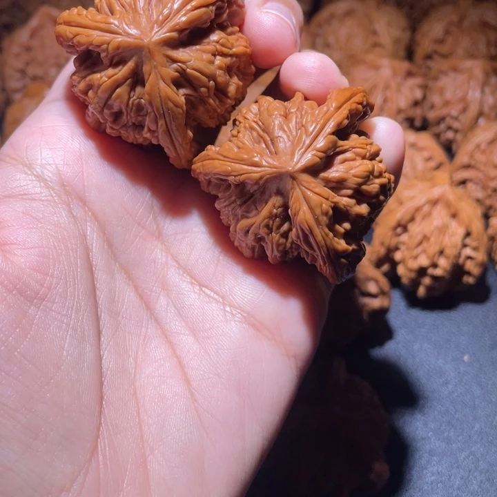 野***哥桃核吊坠小妹三棱