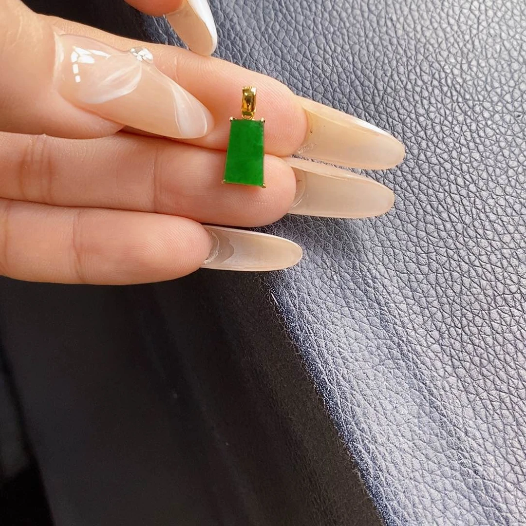 翡翠18K金镶嵌颈饰翡翠