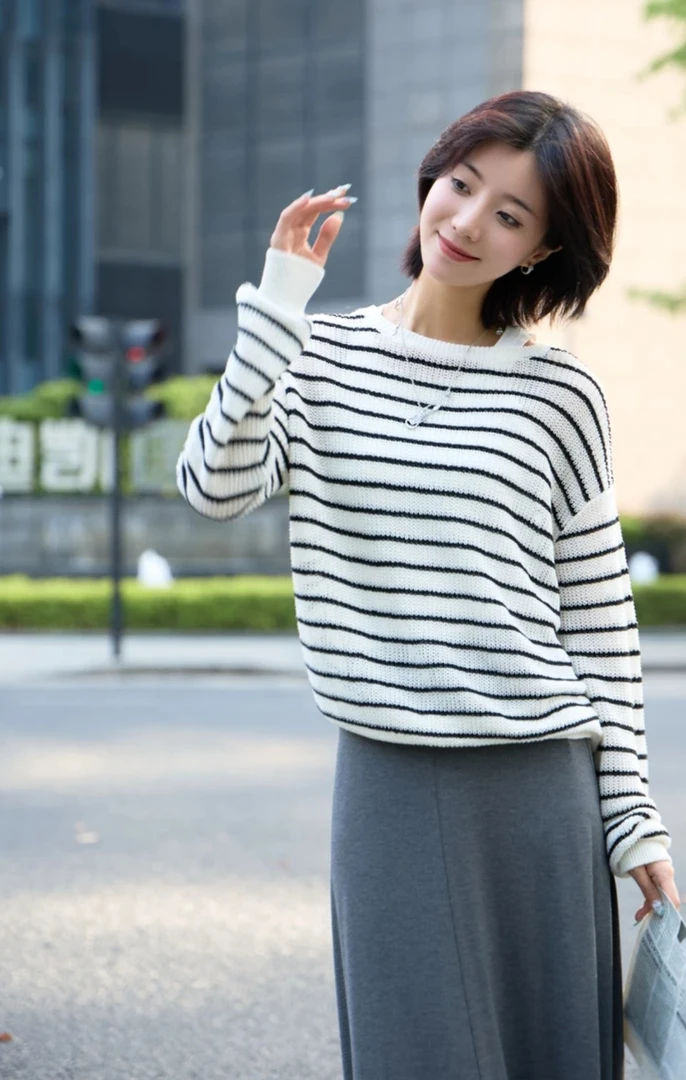 依衣阿家538021新款时尚百搭圆领条纹长袖带珠片亚麻针织上衣