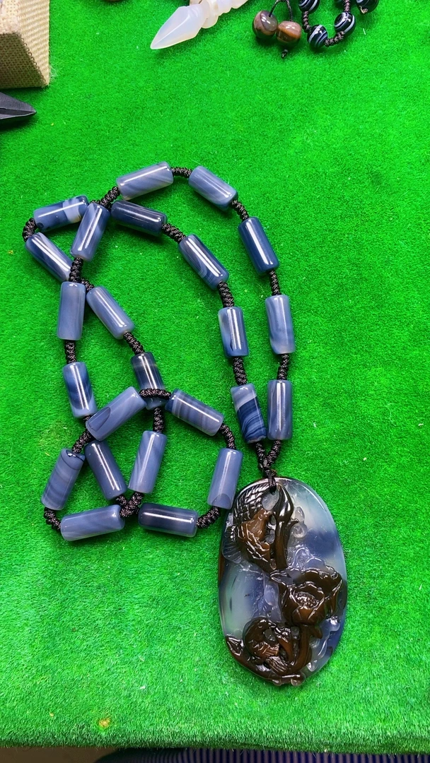 俏色巧雕喜上眉梢连年有余大业有成项链