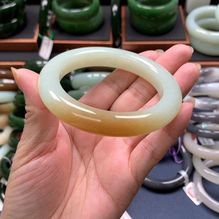 【闪购商品】未镶嵌手镯和田玉32