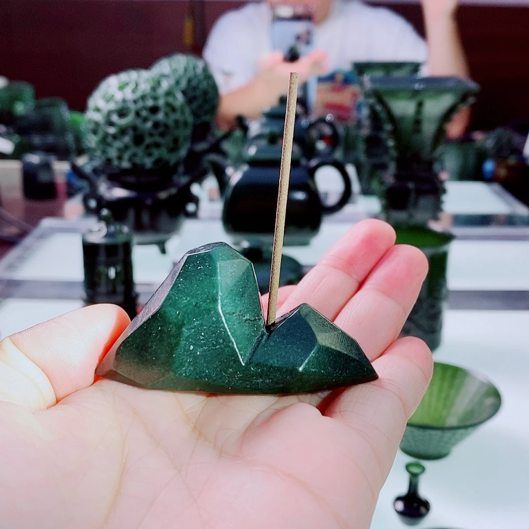未镶嵌和田玉（青玉）摆件