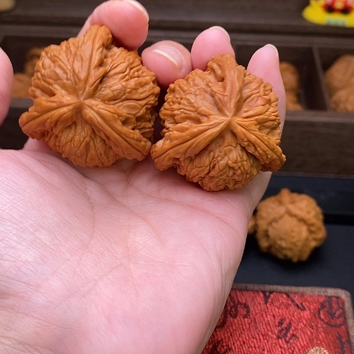 香***手把件文玩核桃白奔