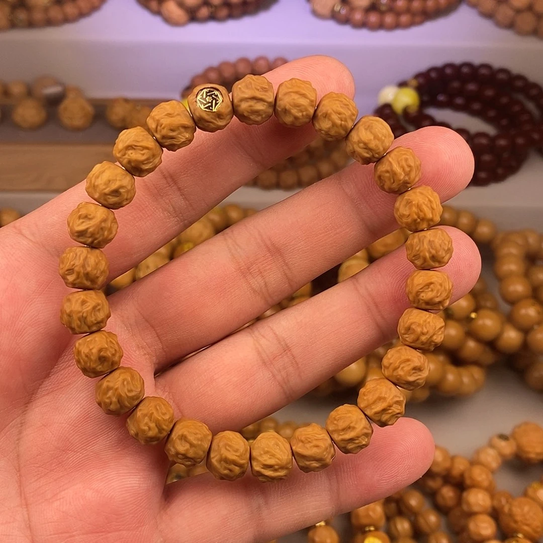 曹****猴头核桃手串全品龙蛇之变