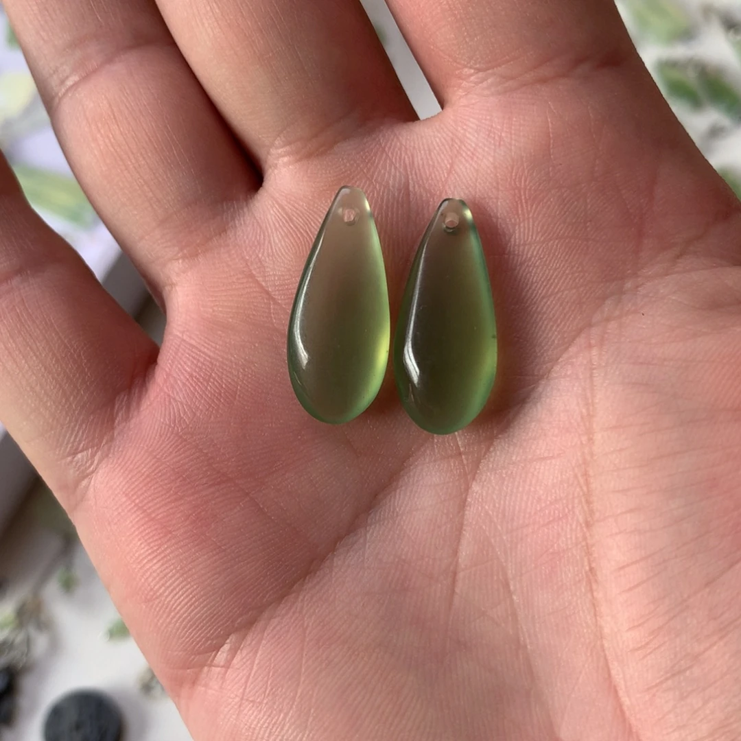 蛇纹石玉未镶嵌耳坠