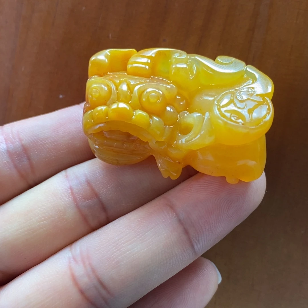 石英质玉（黄龙玉）未镶嵌颈饰