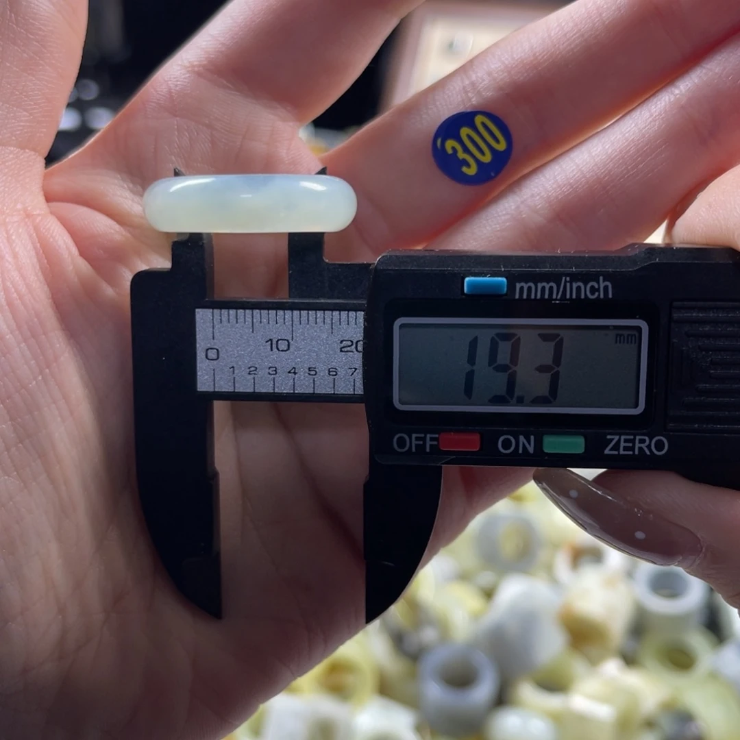 蛇纹石玉未镶嵌戒指