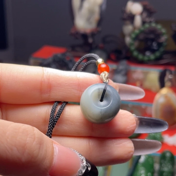 陳***猫和田玉未镶嵌颈饰