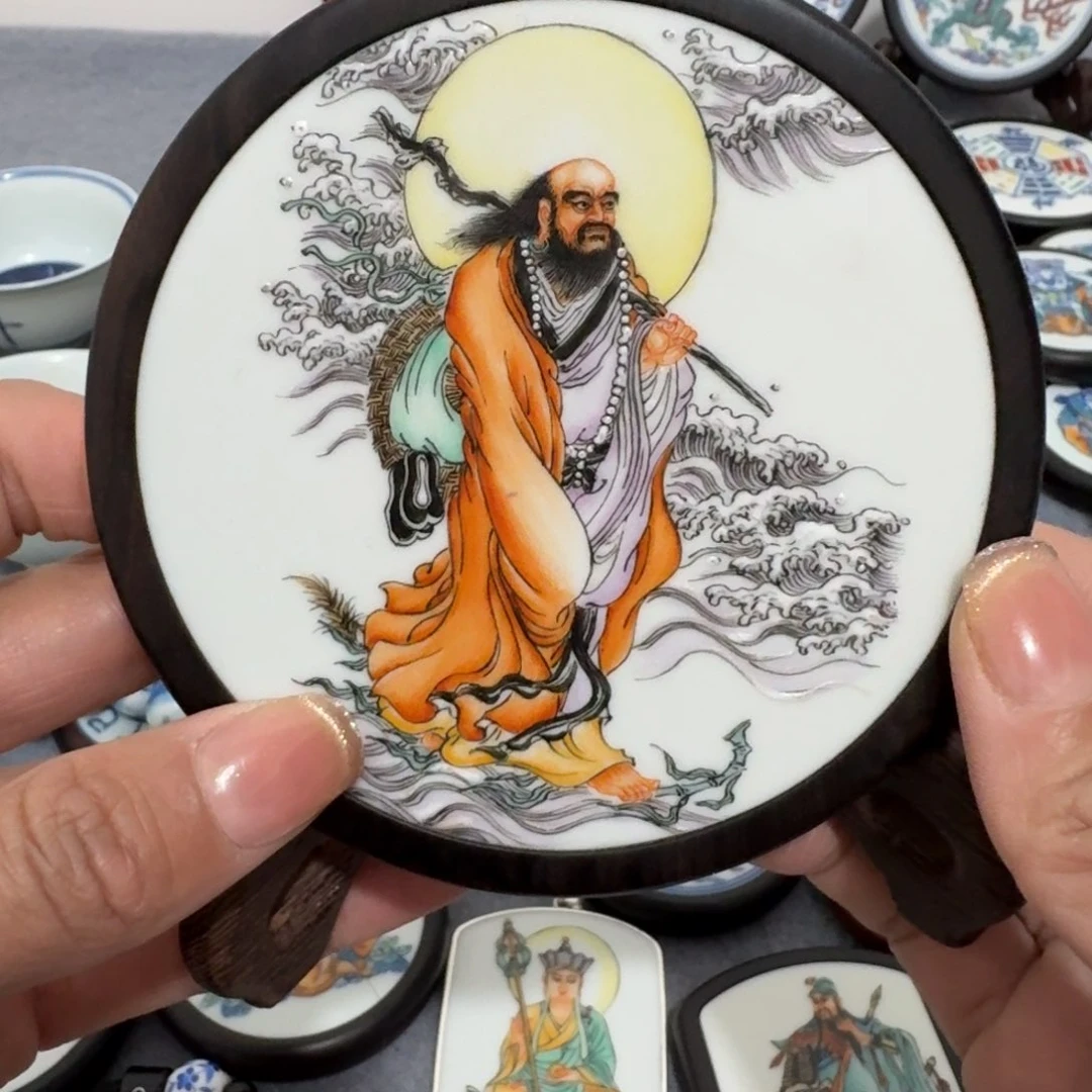 瓷片張****达摩摆件一个