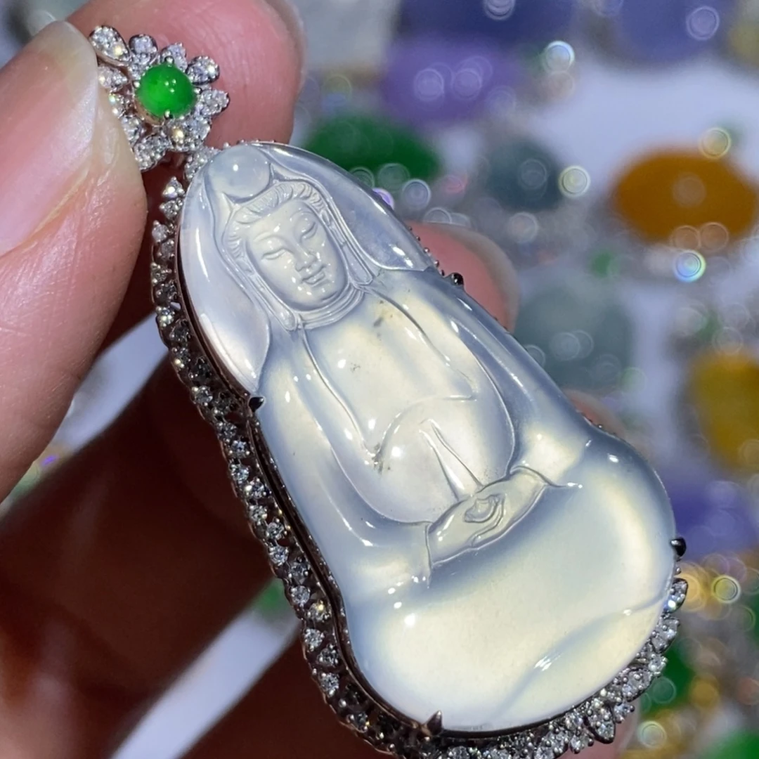 翡翠18K金镶嵌颈饰观音