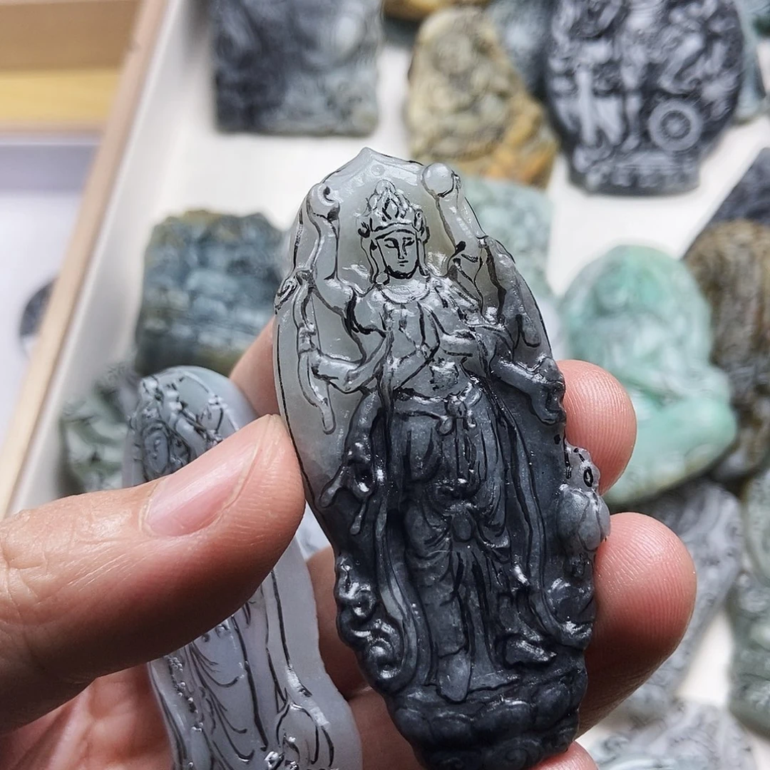 顾***生未镶嵌定制翡翠 不m举办