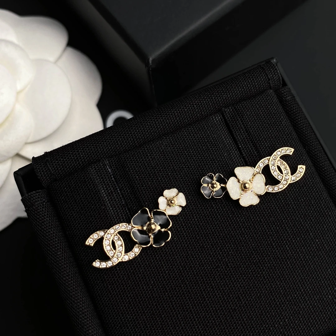 99新 Chanel/香奈儿 FL  双C镶钻黑白山茶花logo耳钉 S6465