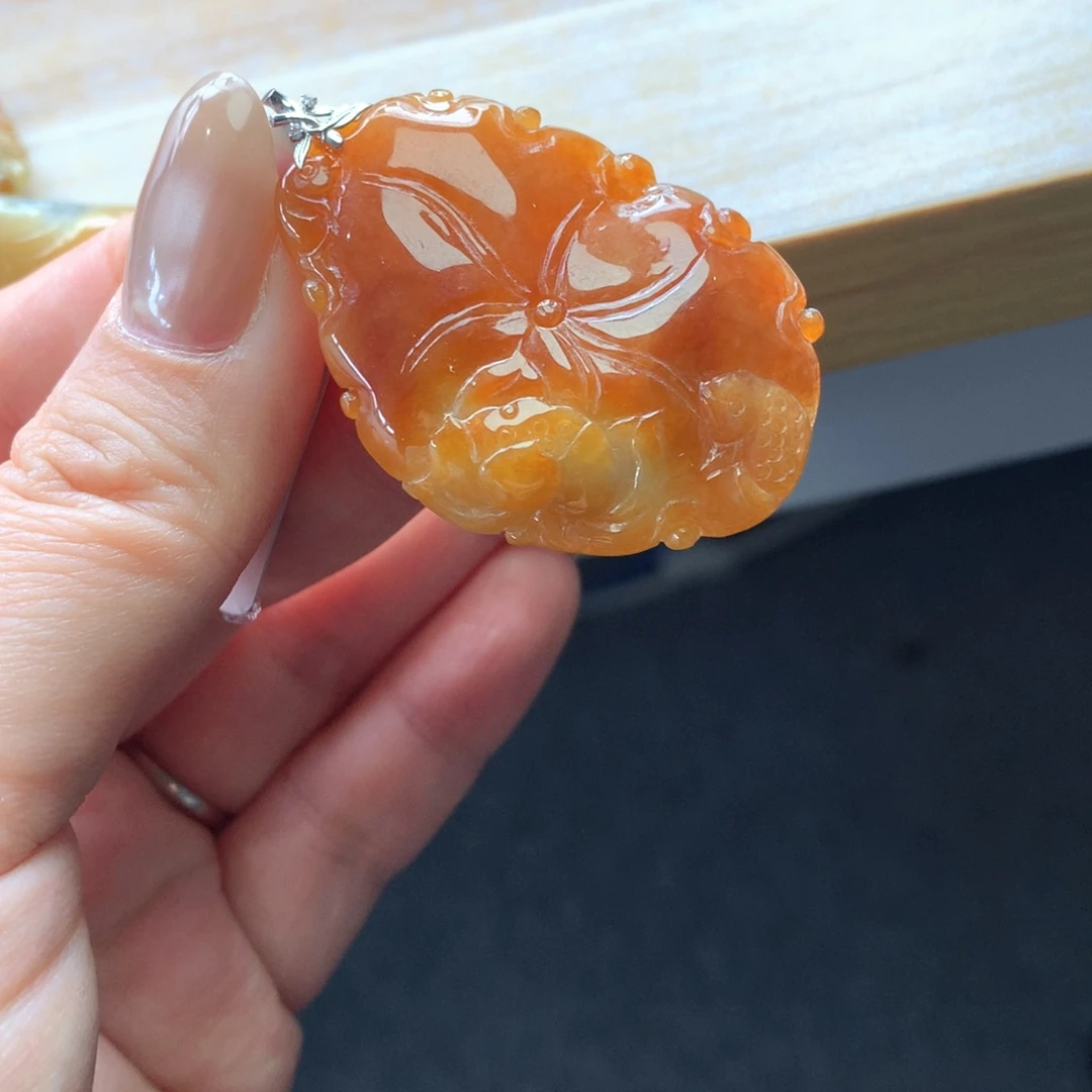 和***湛翡翠18K金镶嵌颈饰吊坠