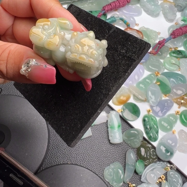 翡翠未镶嵌颈饰38