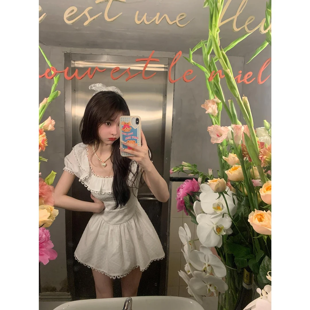 710白色连衣裙女新款设计感法式方领花边小个子收腰显瘦蓬蓬裙子