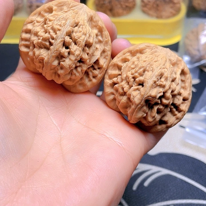 文玩核桃吊坠望月狮子头