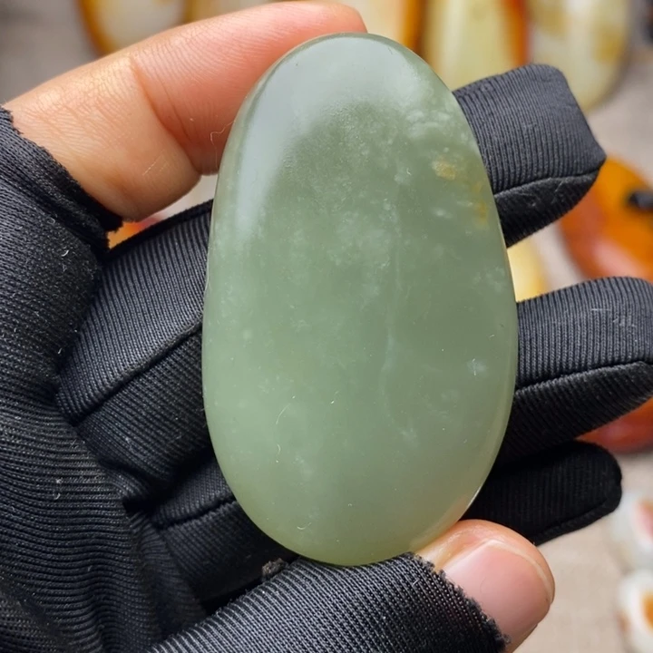 和田玉未镶嵌把件