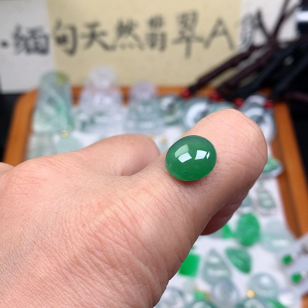 翡翠裸石缅甸天然A货翡翠阳绿缅甸天然A货翡翠冰种蛋面