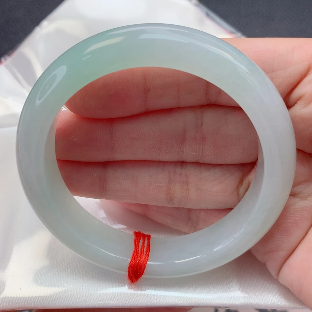 翡翠未镶嵌手镯56.8圈 细糯冰起胶飘绿 细腻水润有纹