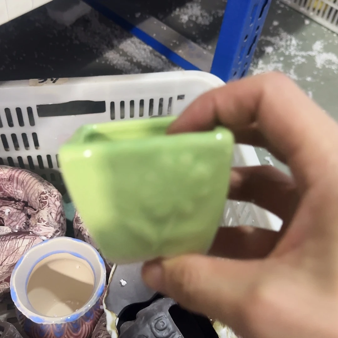 福利局库存尾单·有孔花盆当天满9元发9331