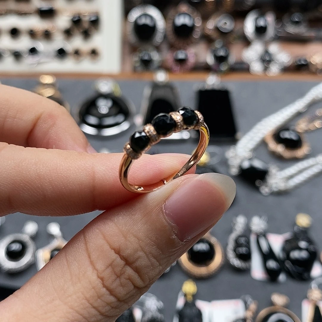 翡翠戒指18K金镶嵌墨翠