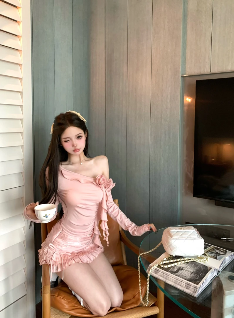 斜肩荷叶边抽褶上衣+粉色抽褶蝴蝶结蛋糕裙女