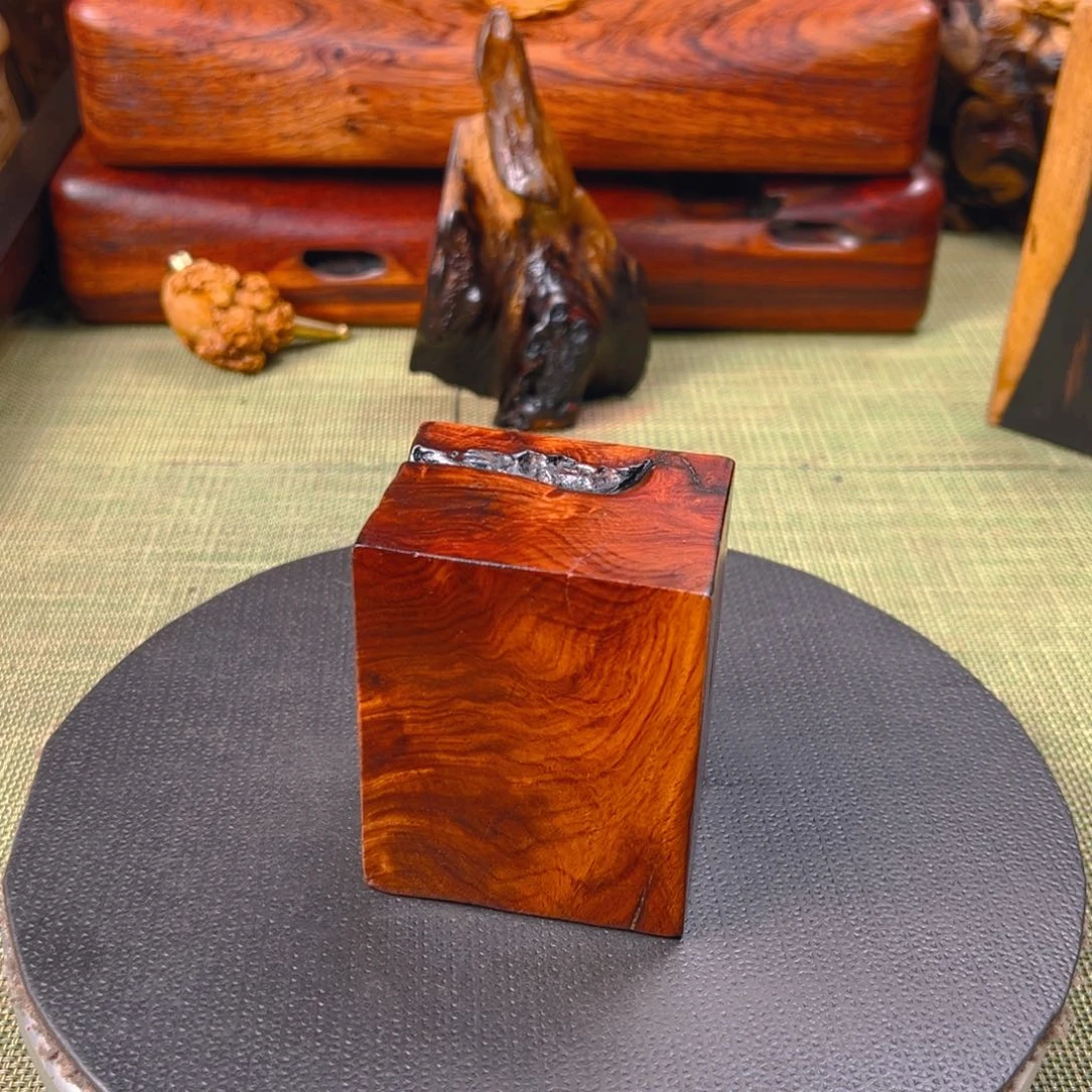 大果紫檀（缅甸花梨）云*