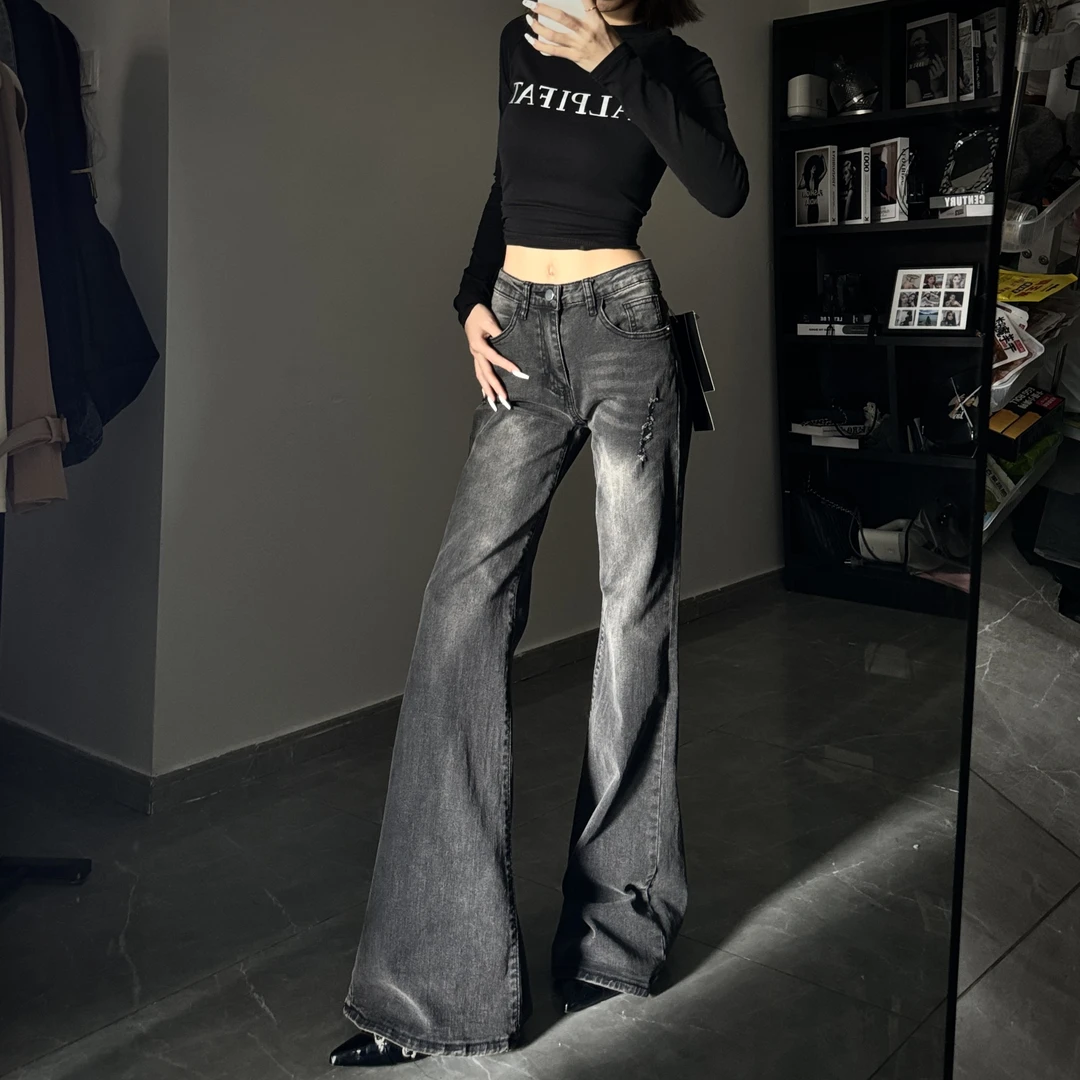 美式复古水洗破坏铆钉微喇牛仔裤女2025春季修身显瘦百搭直筒裤子