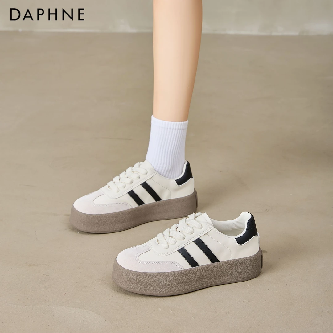 达芙妮明星同款2025秋季新款德训鞋增高女鞋软底耐磨防滑板鞋鞋子