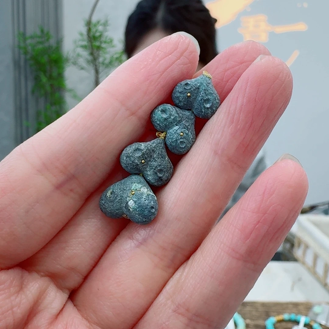 绿松石未镶嵌珠宝奇石