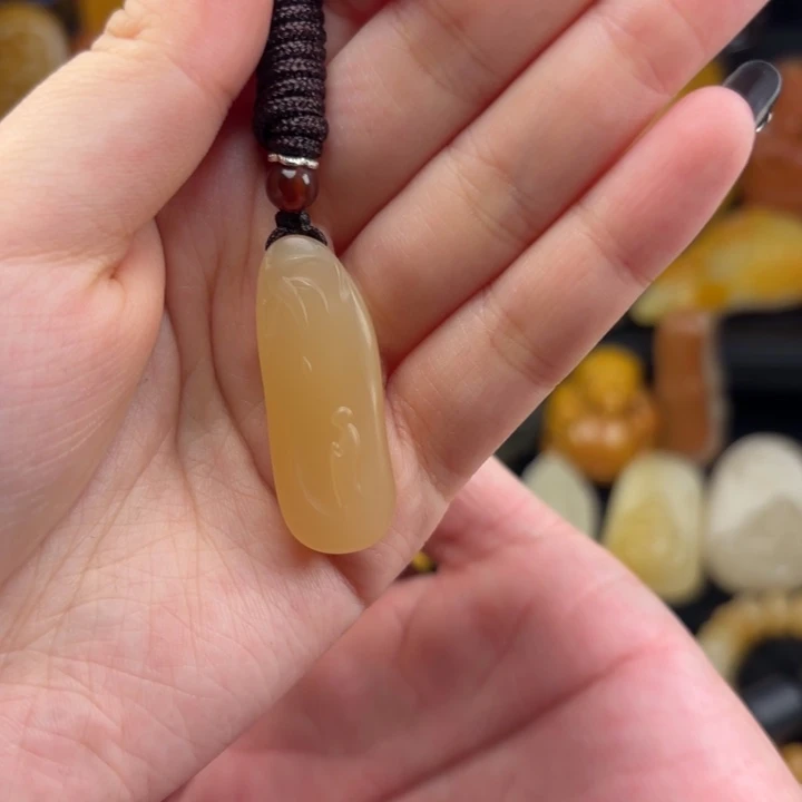 石英质玉黄蜡石挂件未镶嵌