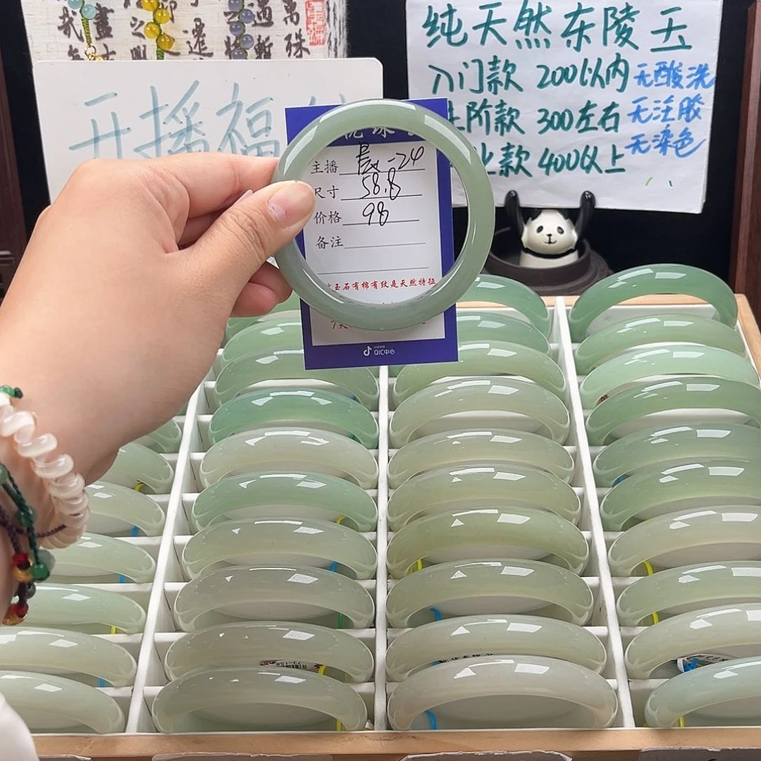 未镶嵌手镯石英质玉
