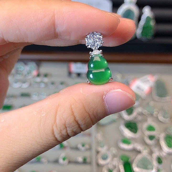 翡翠未镶嵌颈饰吊坠