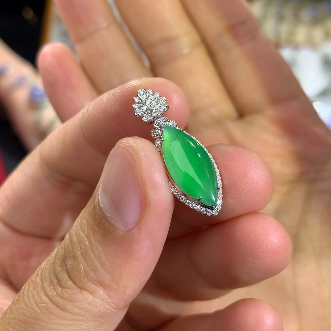 翡翠18K金镶嵌吊坠(不含链)绿水滴