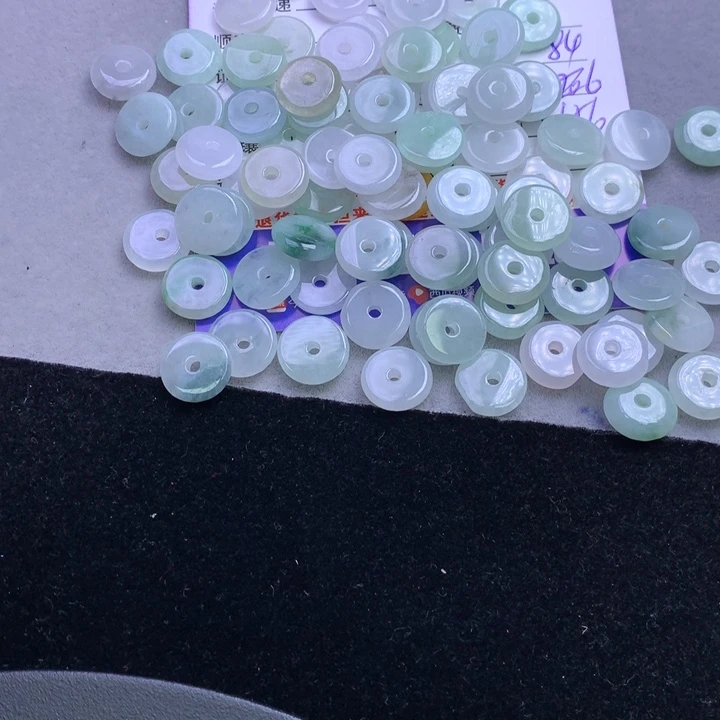 颈饰未镶嵌翡翠在****）