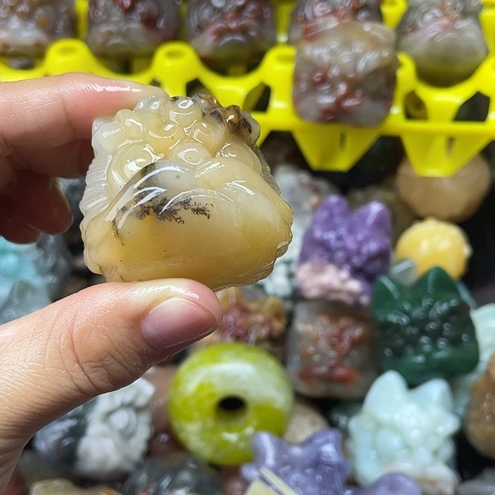 石英岩玉未镶嵌醒狮